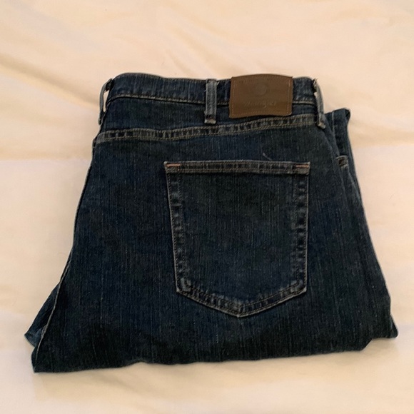 Wrangler Men’s medium wash jeans 40x32 - Picture 1 of 7